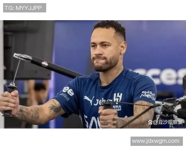 足球明星因半月板手术缺席赛季重要比赛球迷期待其早日复出重返赛场